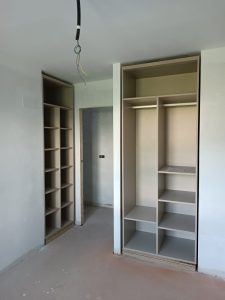 Instalación de interiores de armarios empotrados en Ayalga Cadenas